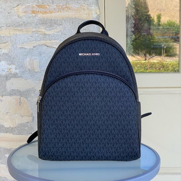 NWT Michael kors Large Abbey signature backpack - Picture 1 of 9